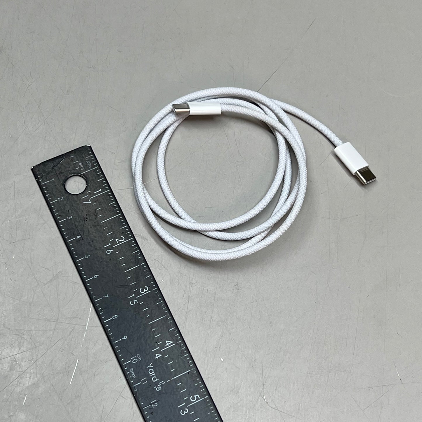 APPLE USB-C Woven Charging Cable 60 Watts (1M) White MQKJ3AM/A (Return)