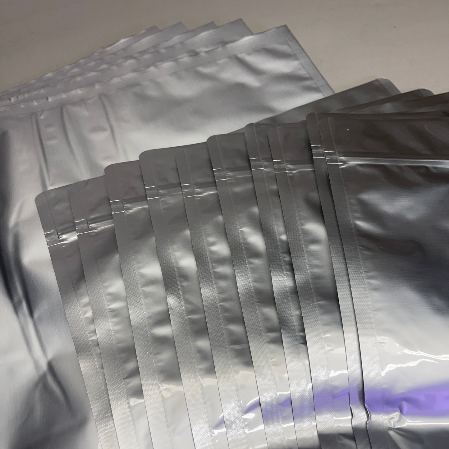 ZA@ 20 PACK! (2 Sizes: 10 of Each) Silver Foil Food Sealing Bags w/ Moisture Packs Sz 20”Wx30”L & 13”Wx18”L