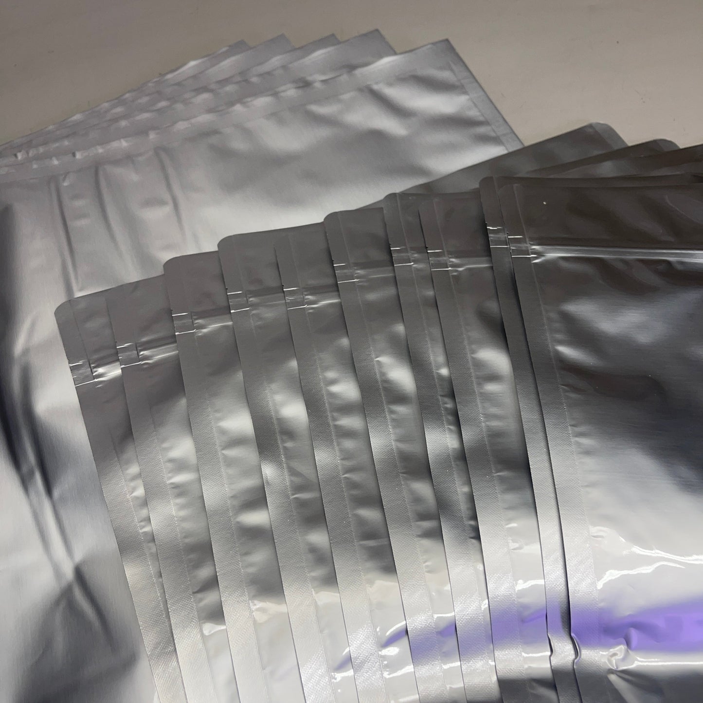 ZA@ 20 PACK! (2 Sizes: 10 of Each) Silver Foil Food Sealing Bags w/ Moisture Packs Sz 20”Wx30”L & 13”Wx18”L E