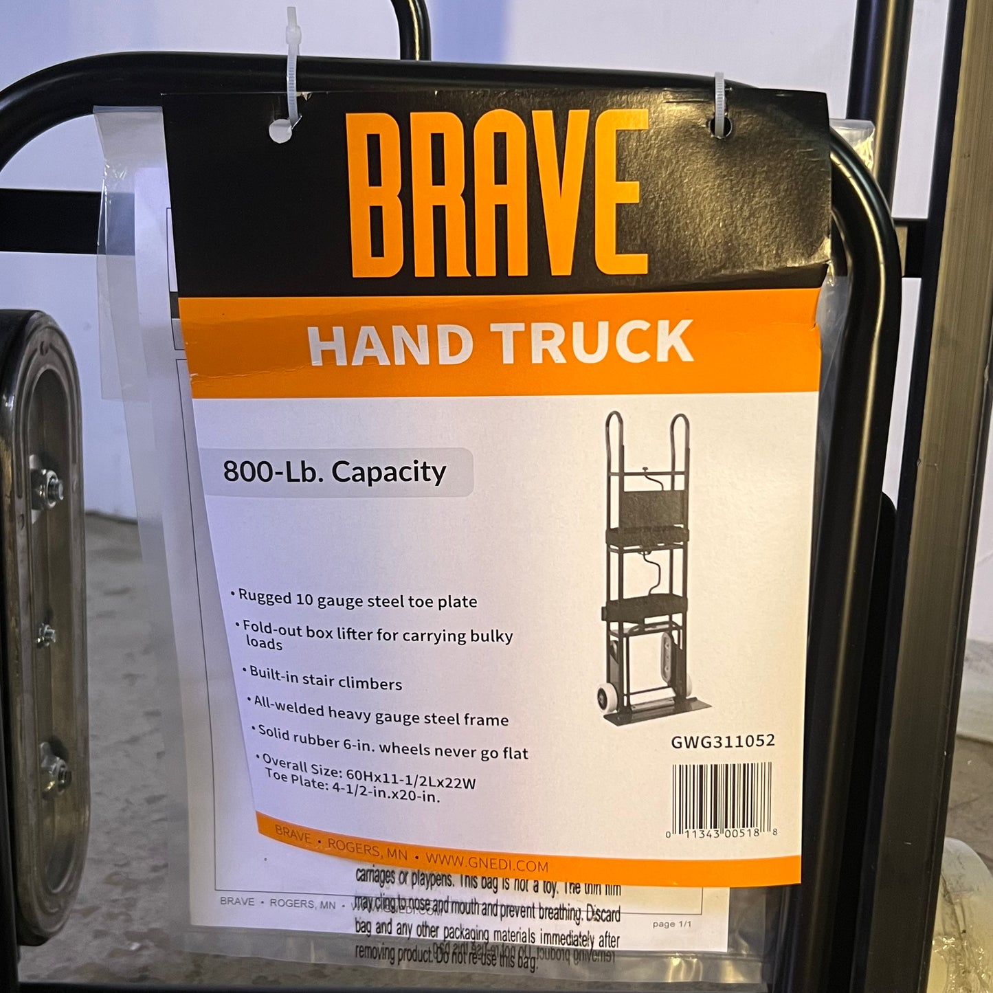 BRAVE Hand Truck 800 Lb. Sz 16"W x 6"L x 59"H Black GWG311052