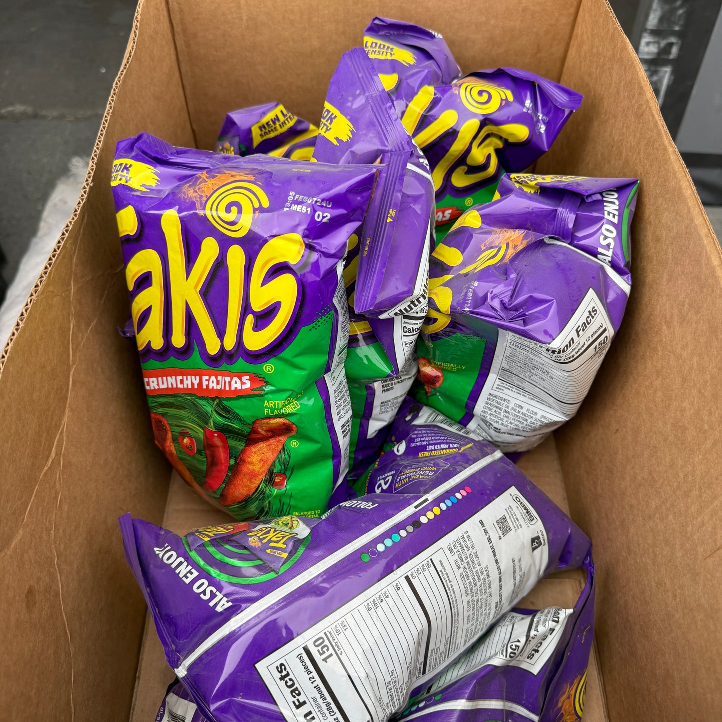 ZA@ Pallet of Large Fabric Roll, Dental Tips, Jug, USB Cables, Peanut Butter,TAKIS, & BOOST (all past Date) (AS-IS)