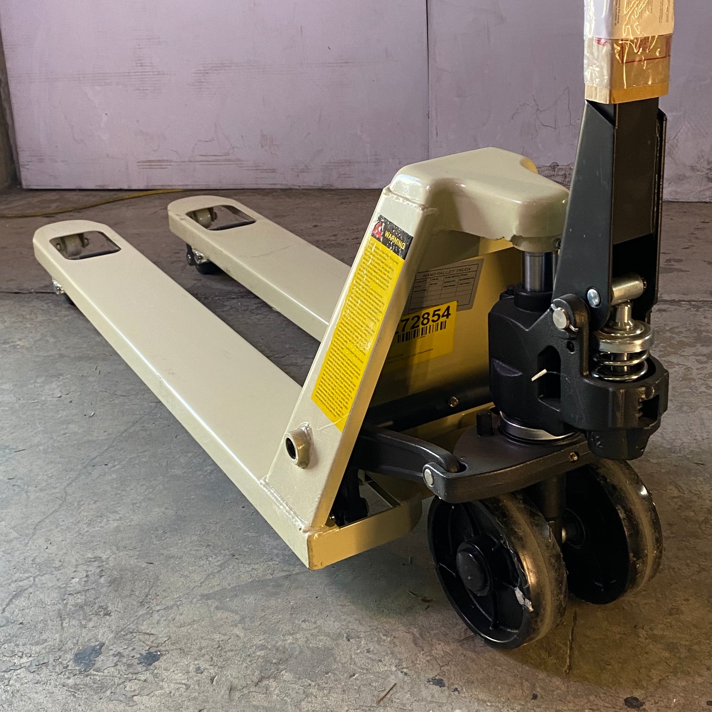 WESCO CP3 Manual Narrow Pallet Jack, 5500 lb. Capacity Sz 18"W x 48"L Forks - Beige 272854