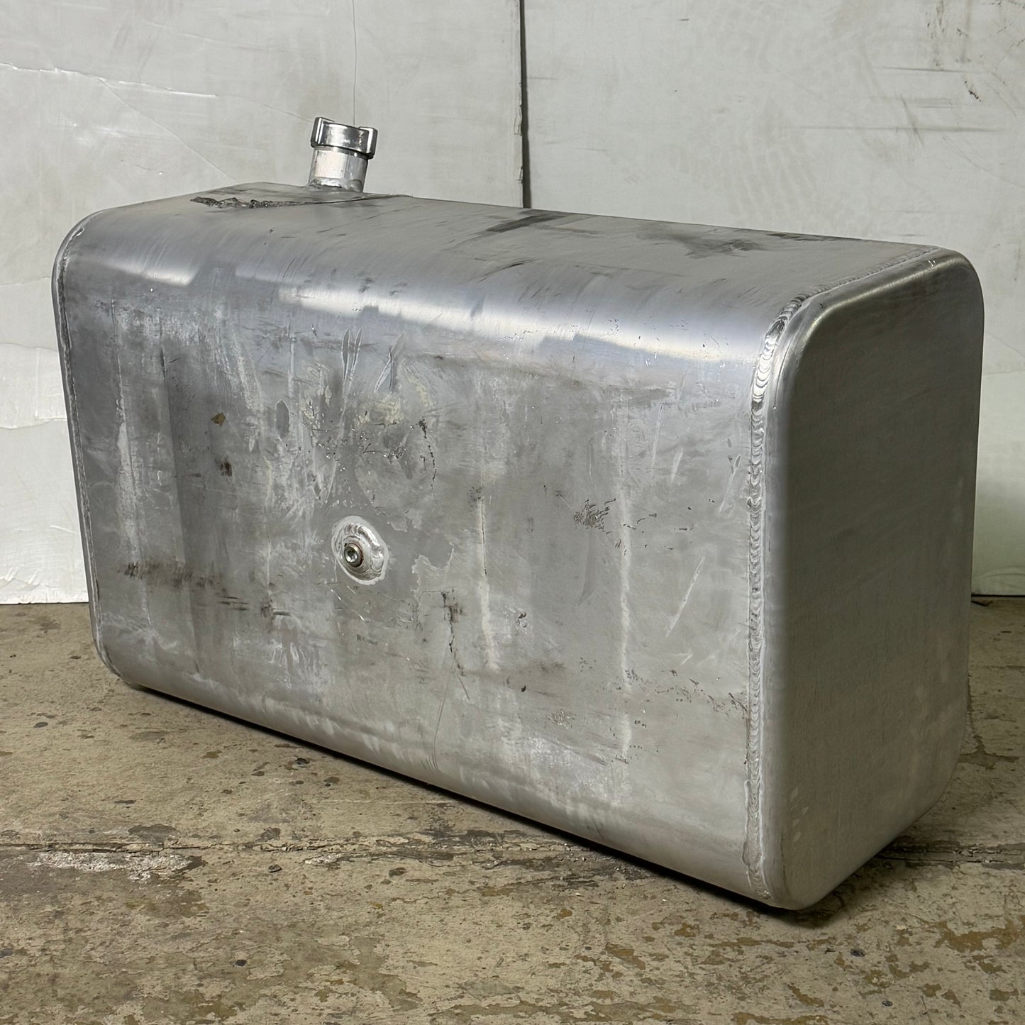 ALLIANCE Aluminum Fuel Tank Sz 33.5” H x 21” L x 13.5 W ABP 73450 0000 Dirty