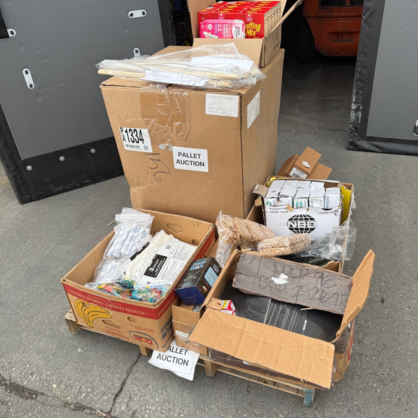 ZA@ Pallet of MIXED XL Vinyl Gloves, Mousepads, Ocean Creatures, $100 Currency Bands, Tampons, Pregnancy Tests, & MORE! (AS-IS)