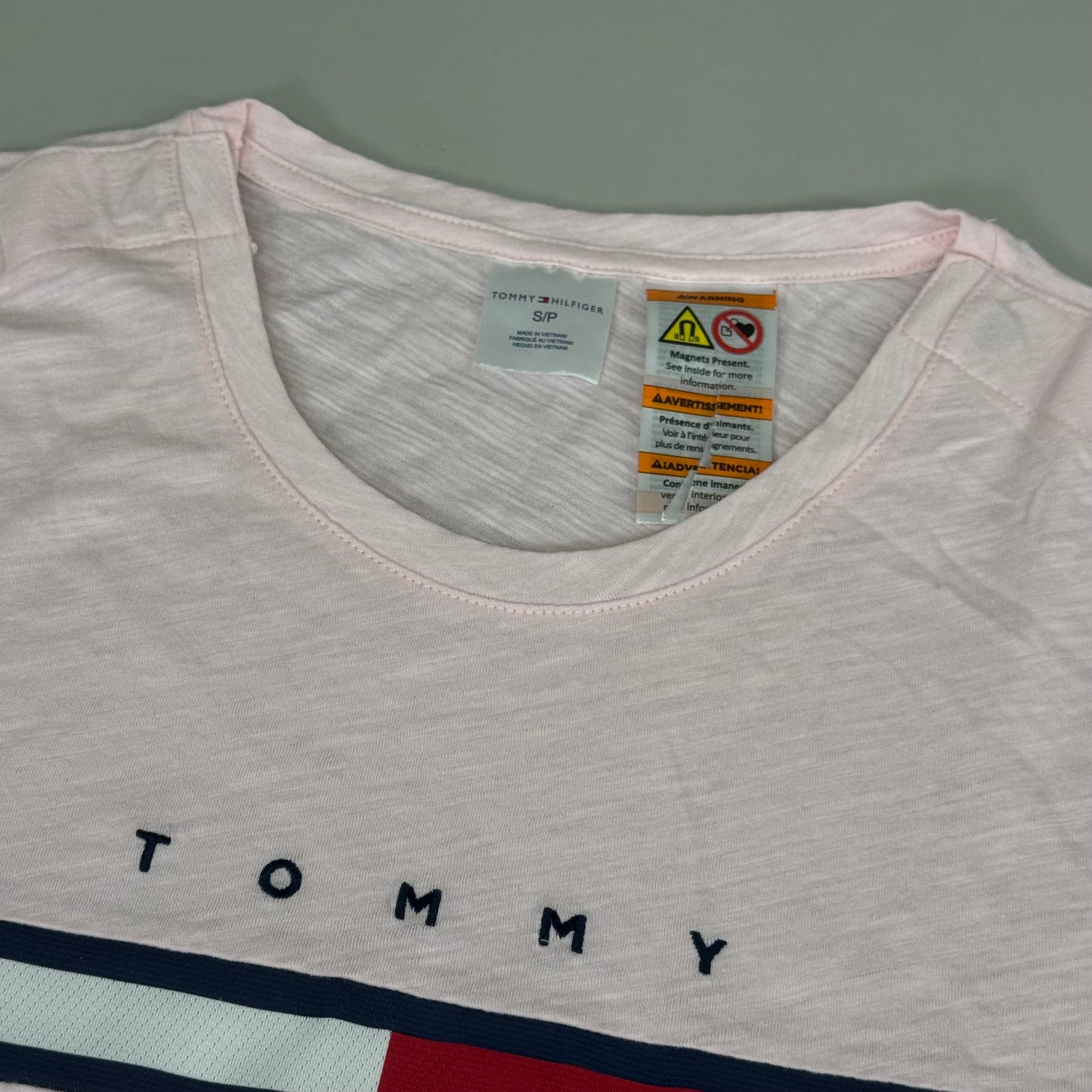 TOMMY HILFIGER Adaptive Short Sleeve Magnet Button T-Shirt Pink Women's SZ S Signature Stripe (New Other)