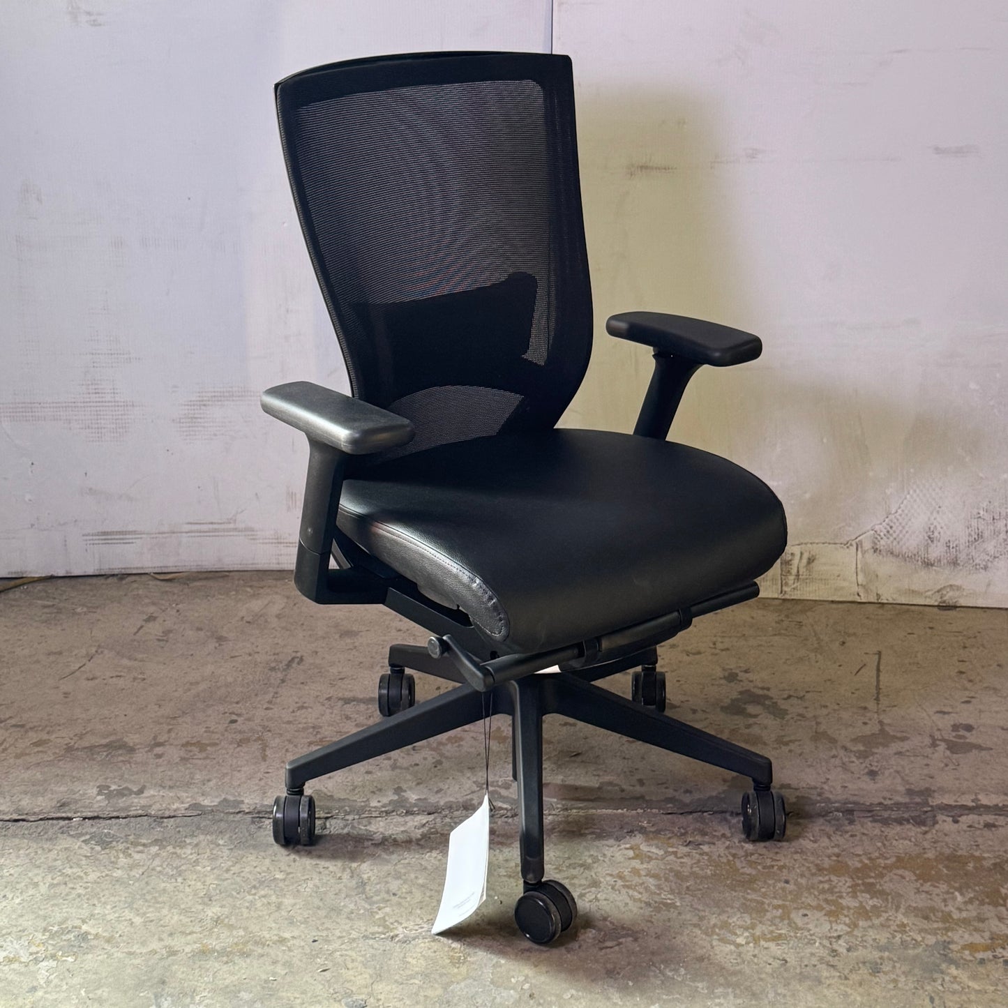 ALTUS Mesh Back Office Chair Black Sz 19"W x 19"L x 39"H 691237 (New Other, Distressed Box)