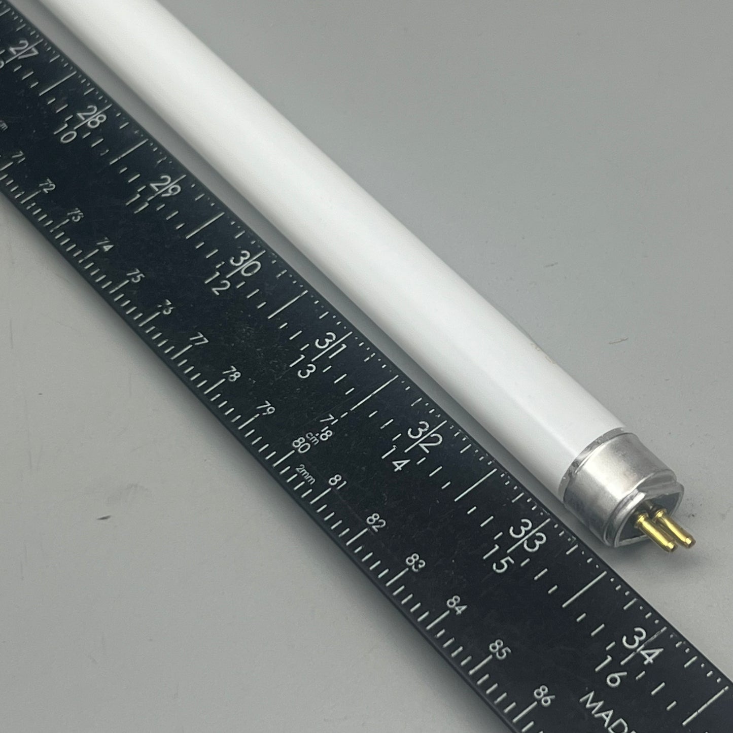 ZA@ GRAINGER 38PK Fluorescent Light Bulb Tube 33.25"Lx.625"D (Some are broken)