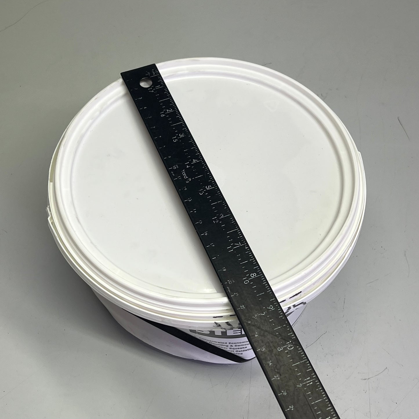 STEELMAN Ready To Use Tire Mounting Paste & Rubber Lubricant Bucket 8 lb 97972