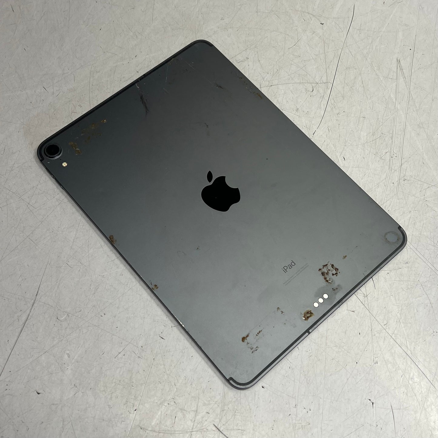 ZA@ APPLE  (LOT OF 2) Ipad Pro 1st Generation (Working & Unlocked) W/ Samsung Galaxy Tab S6 (shattered for Parts)   11" Space Grey A2013 (As-Is)