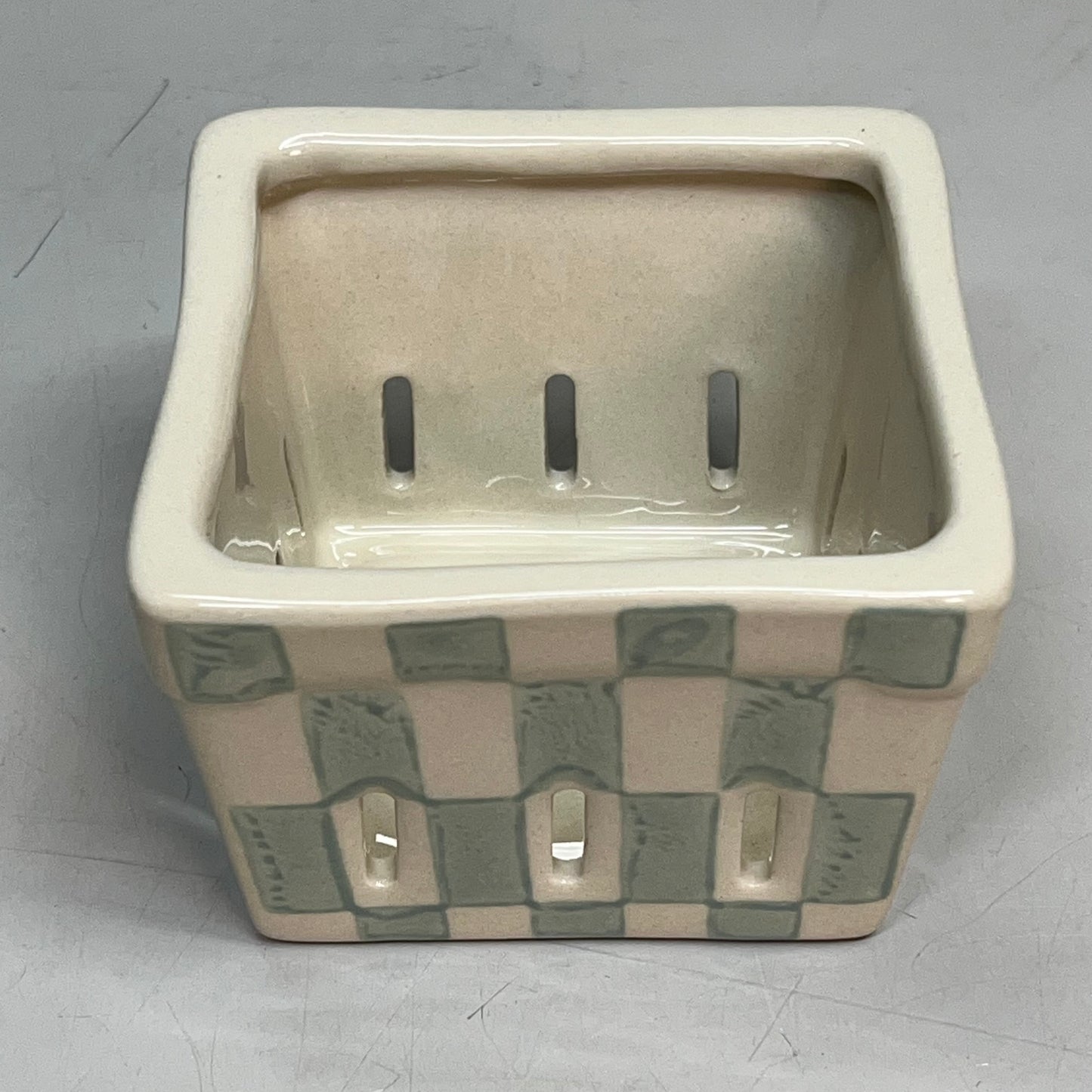 CREATIVE CO-OP Hand-Painted Stoneware Berry Basket 4"x2-3/4"HMulticolor DG0460A