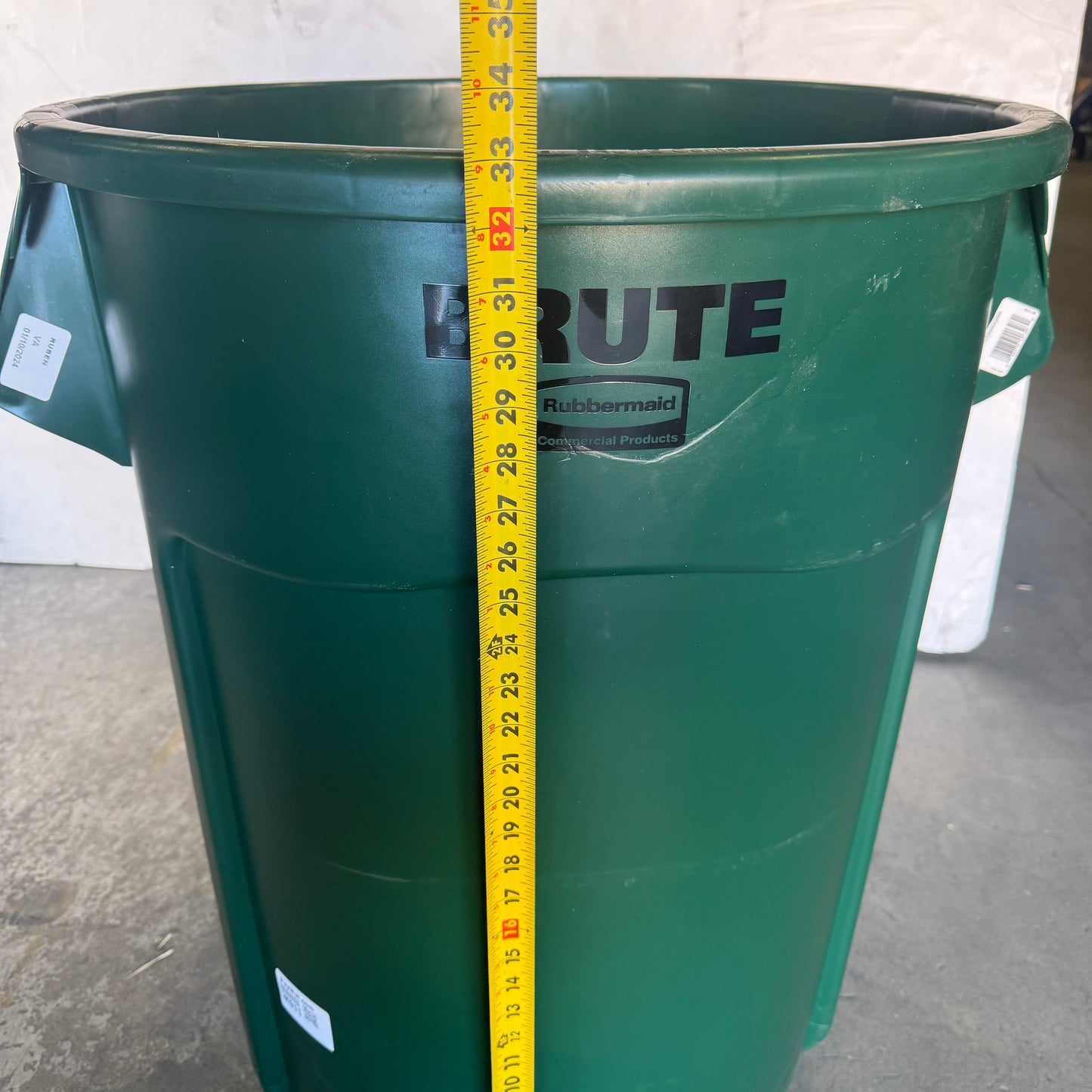 ZA@ BRUTE RUBBERMAID Green Garbage 55Gal Sz 33”Hx25.5”D (New)