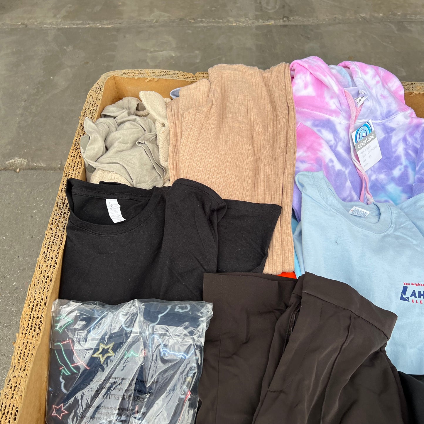 ZA@ Pallet of MIXED Clothing, Tee-shirts, Pants Childrens & Adult! (AS-IS)