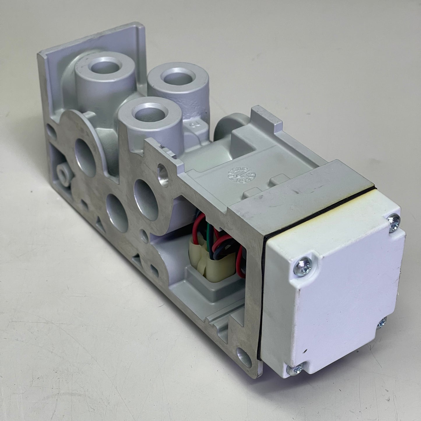 PARKER 5-Port Solenoid Valve For Pneumatic Systems (H2 Or H3 Assembly) Grey