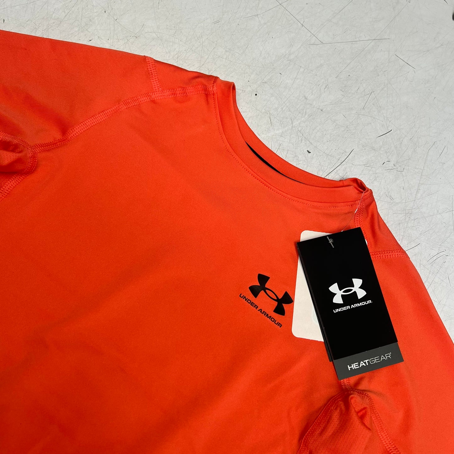 UNDER ARMOUR  Heat Gear Fabric Short Sleeve Shirt Boys Sz J-M Venom Red 1361723