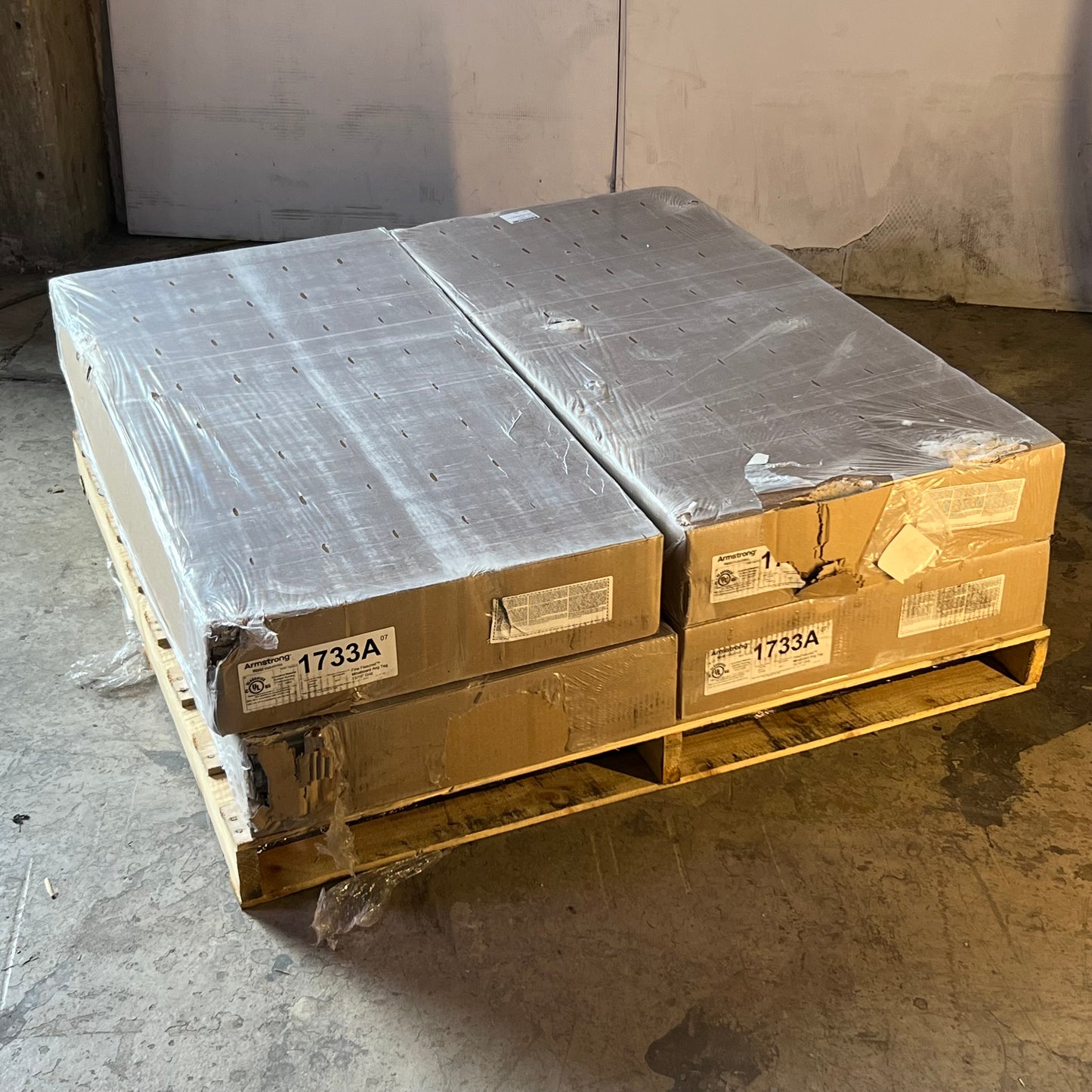ZA@ Pallet of ARMSTRONG Ceiling Tile, Fine Fissured Angled Tegular Sz 24" x 48" x 5/8" 1733A (AS-IS, Damage)