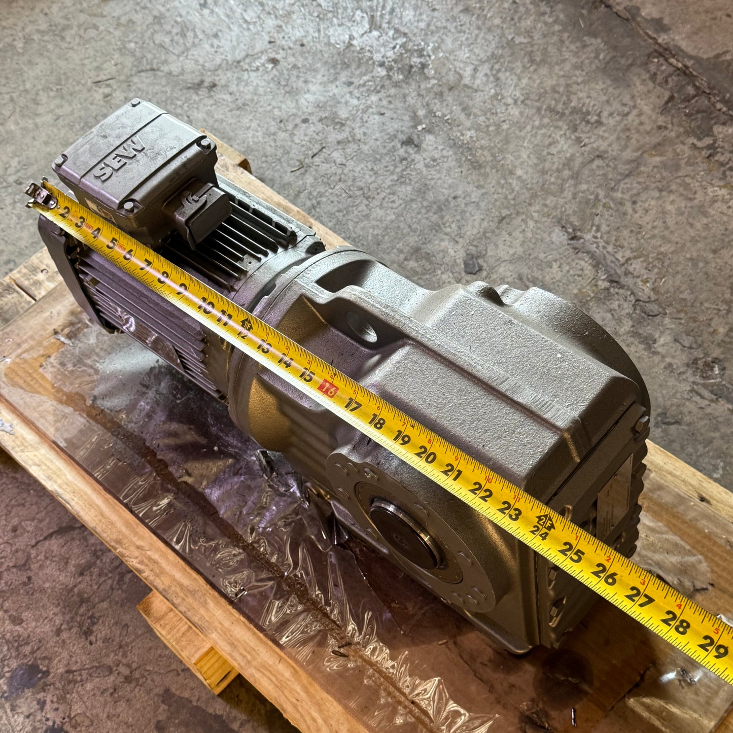 SEW Eurodrive Helical-Bevel Gearmotor 2 HP 46 RPM 460V - KA77 DRN90L4/AND8