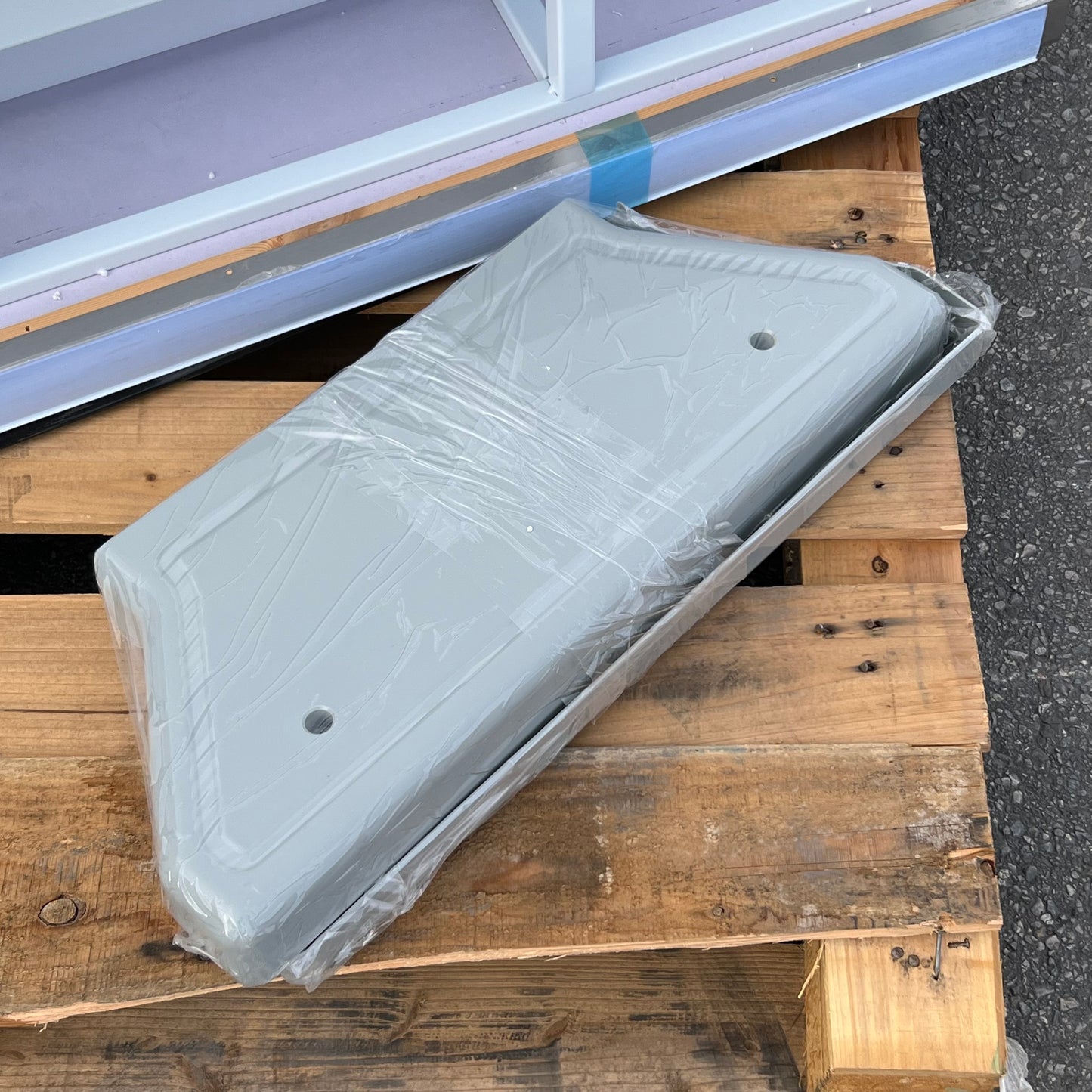 ZA@ Pallet of SITONIT SEATING Counter Top Sz 20"W x 70"L x 8"H