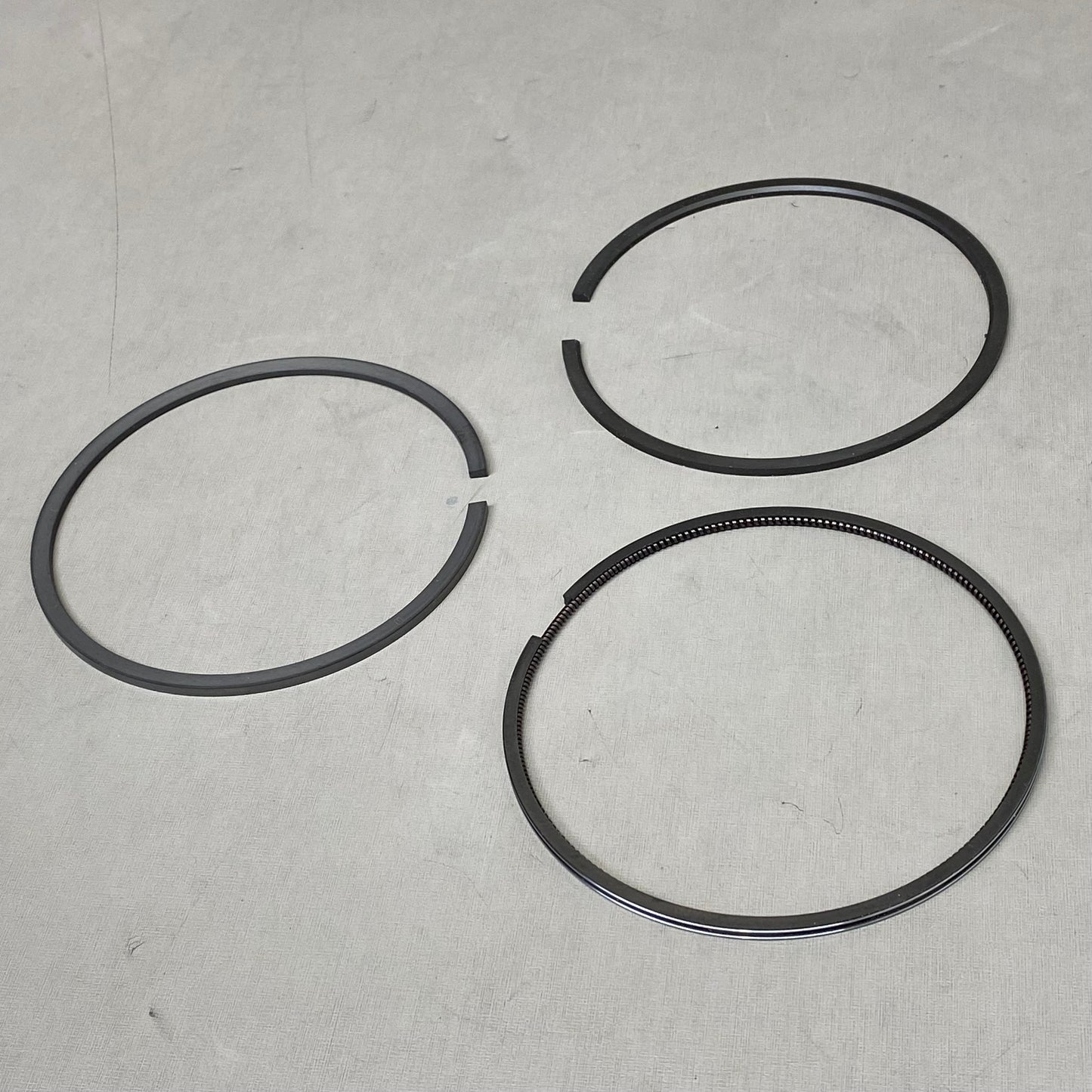 MAHLE Cummins Piston W/Rings Replacement For Ram 225-3732