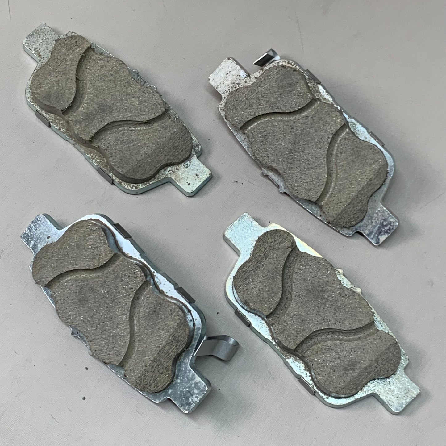 WAGNER OEx Ceramic Disc Brake Pad Set 4 1/2" x 2" Grey OEX1103