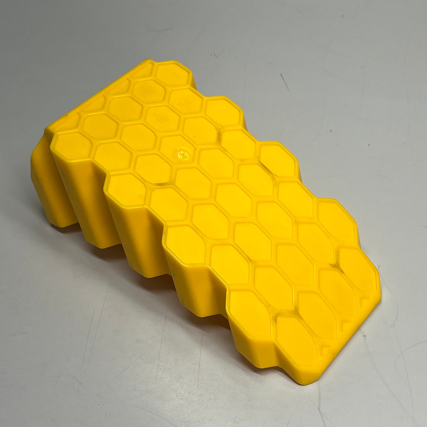 CAMCO Honeycomb Curved Camper/RV Leveler Chock 4" Lift Yellow/Black 44428