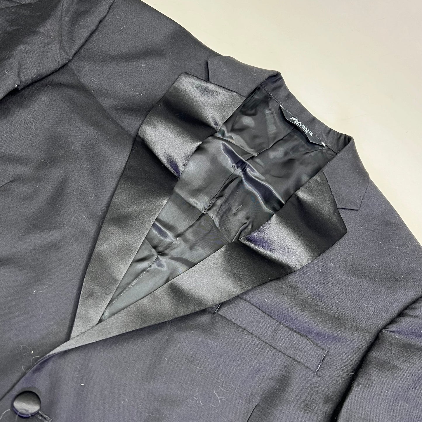 JOS A BANK Tailored Fit Button Up Suit Set  17 1/2-84 Black & White