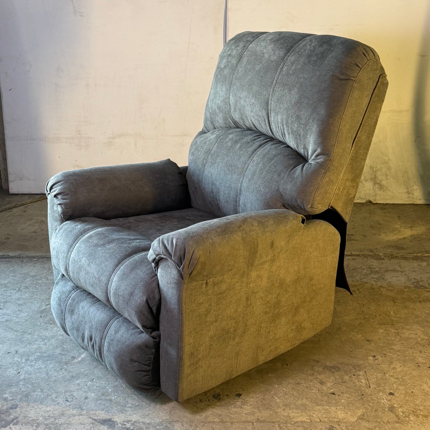 ZA@ Pallet of DAYTON Recline Furniture, Grey 63612-3465