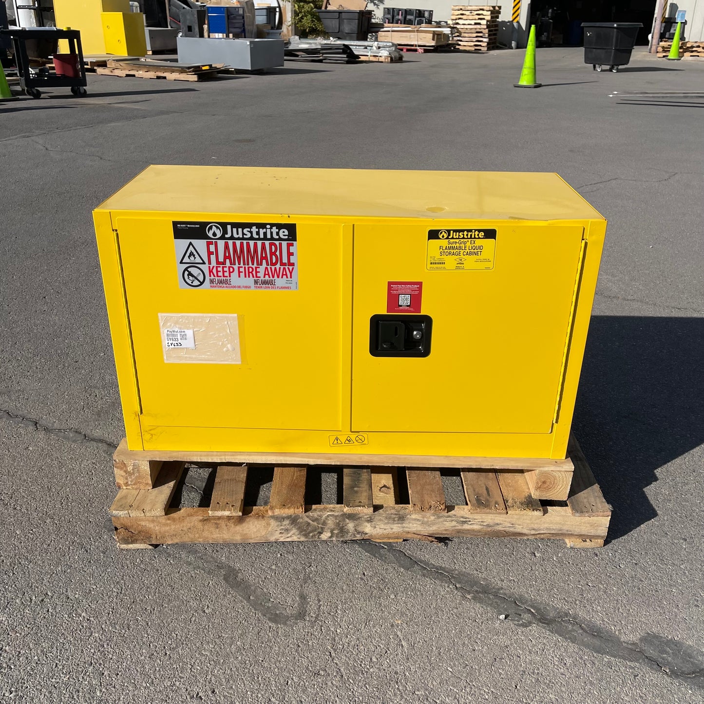 Z@ Pallet of JUSTRITE Sure-Grip EX Flammable Liquid Storage Cabinet 17 Gal Capacity 43"x24"x18" 891700