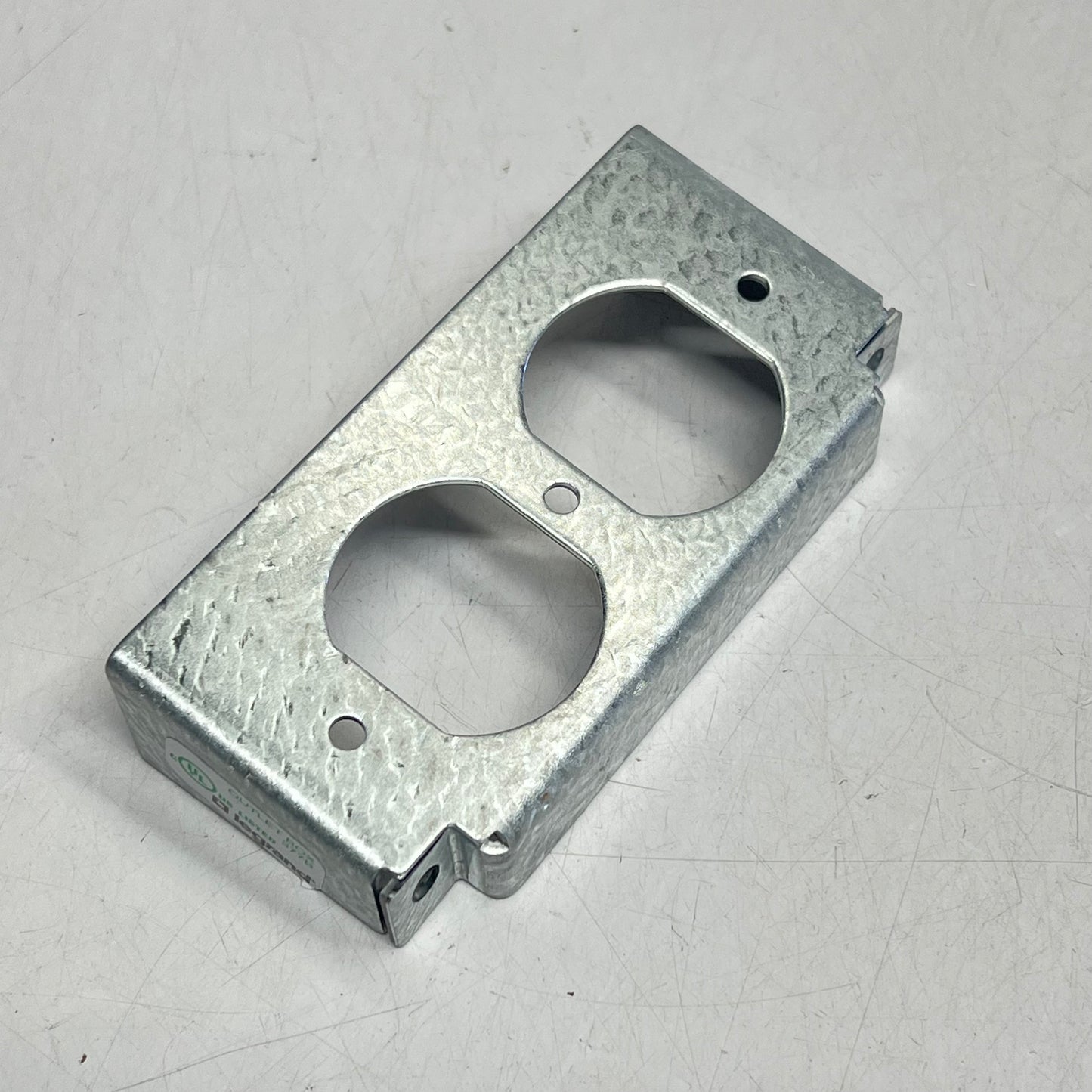 WIREMOLD Rfb4 Series Internal Duplex Bracket Standard 15 AMP & 20 Silver RFB-DR