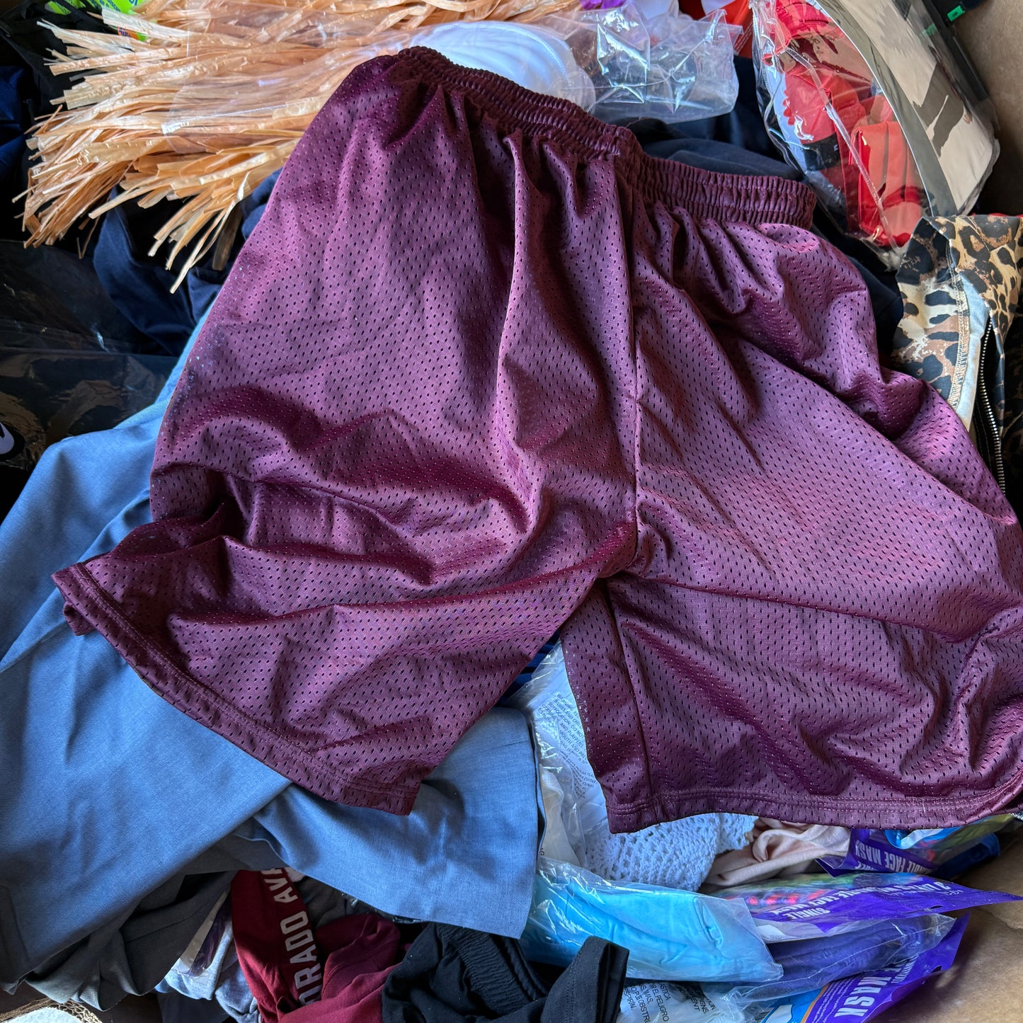 ZA@ Pallet of Men’s & Women’s Clothing! Includes Bonus Grass Skirt w/ Seashell Bra & Striped Pants! PayWut?!