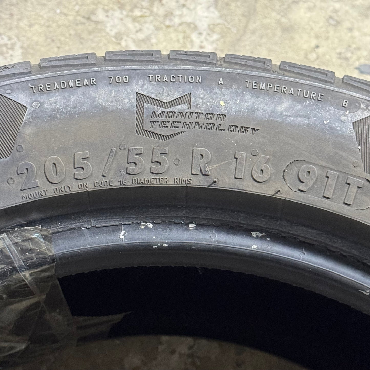 GENERAL All-Season Tire Sz 205/55R 16 (91T) Black ALTIMAX RT 45 (Used)