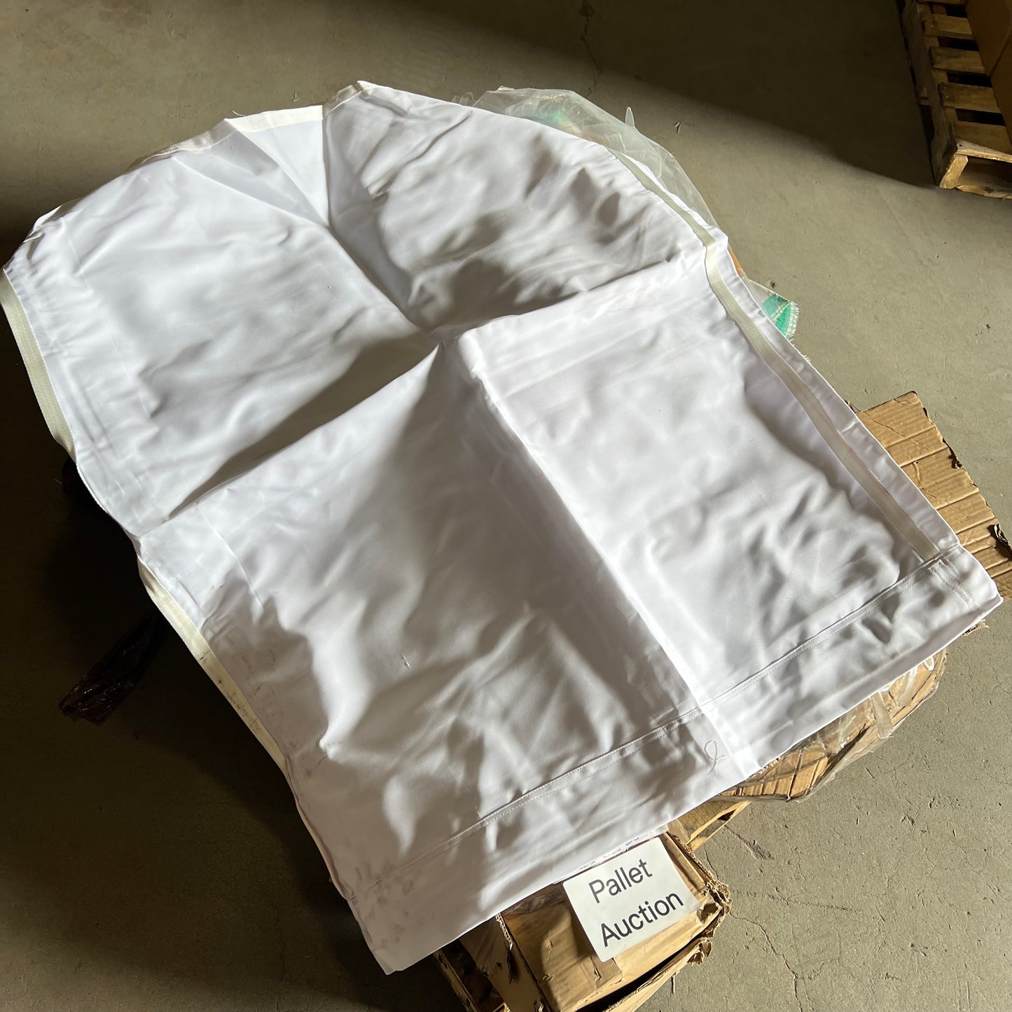 ZA@ Pallet of MIXED Huge Laundry Bags for Industrial Machine, Workout Equipment Hardware, Electrical Plugs & More!! (AS-IS)