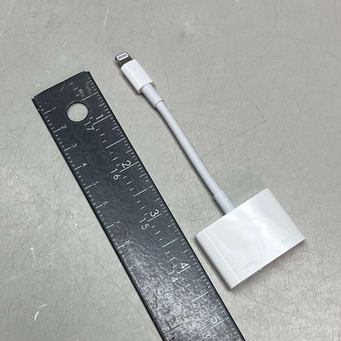 APPLE  Lightning Digital AV Adapter Up To 1080p HD White MD826AM/A (Return)