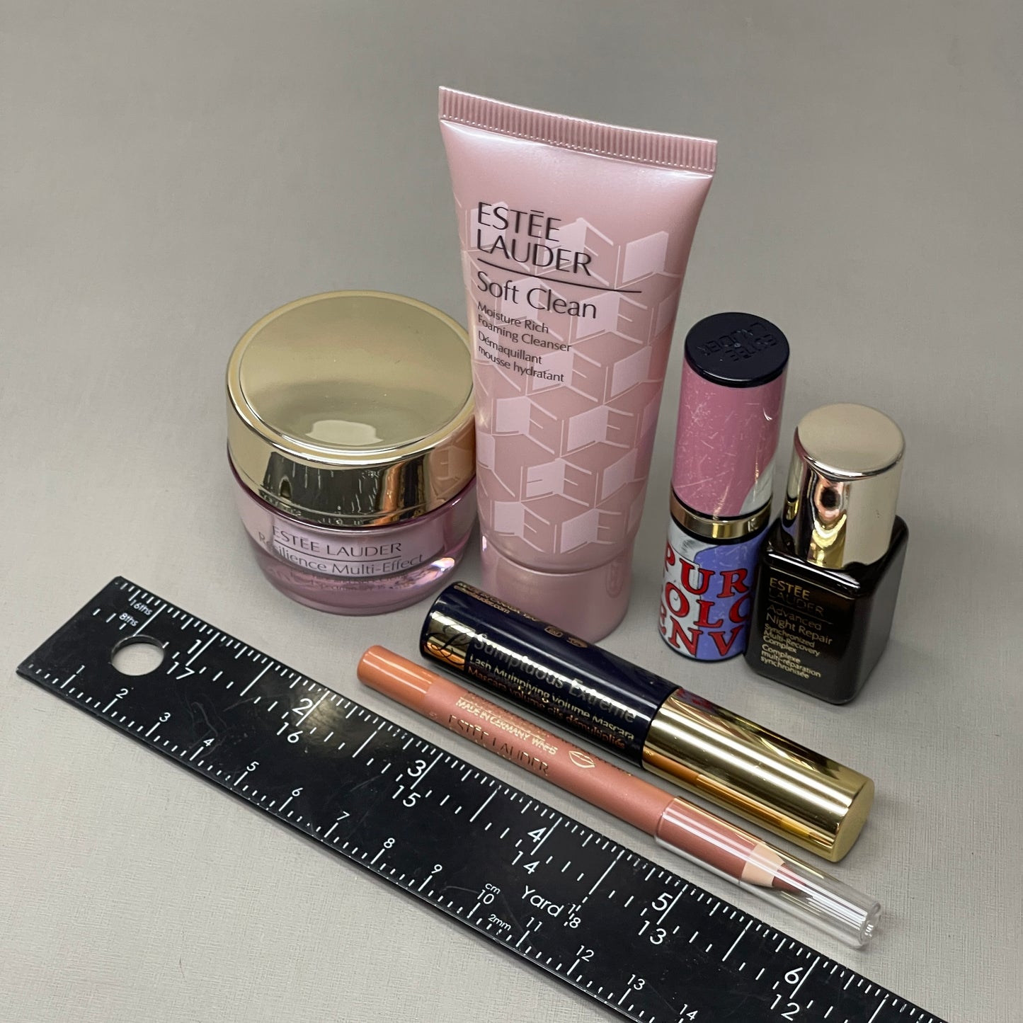 ESTEE LAUDER 7-Piece Gift Set of Cosmetics Bag Included Beauty Products  030070298(New)