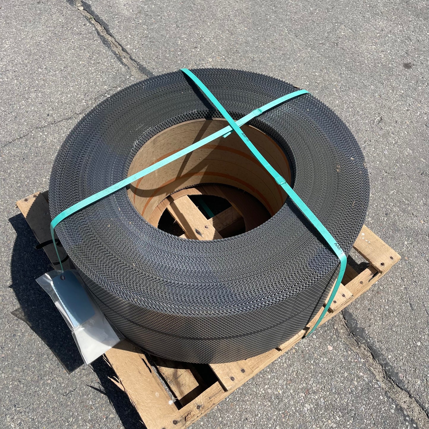 ZA@ Pallet of METALEX Expanded Metal Mesh Roll for Machine Guards, Filters, Sunshades, Fencing, etc. 14” W Steel (AS-IS)