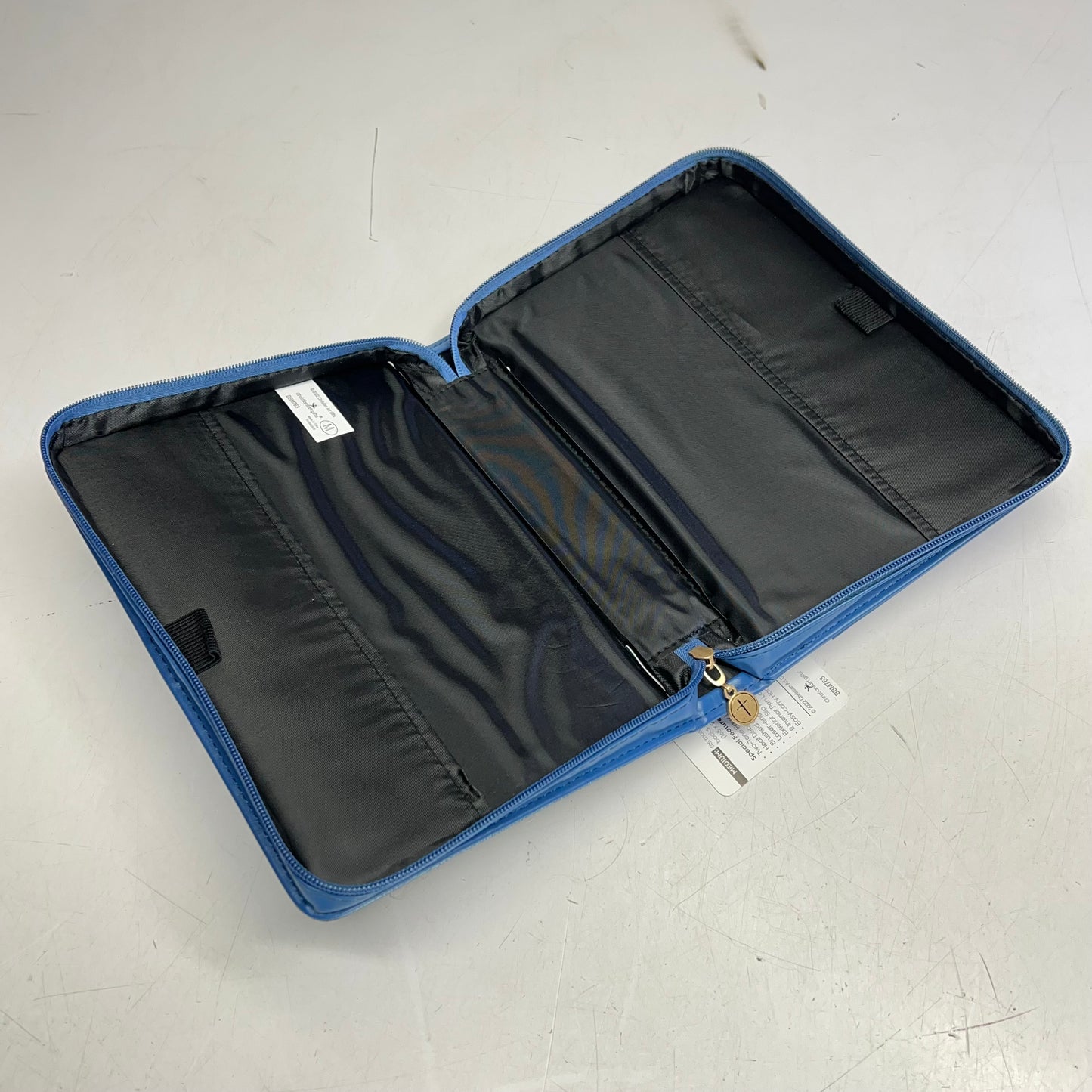 CHRISTIAN ART GIFTS Matthew 6:33 Two-tone Faux Leather Bible Cover 6"x9" Blue