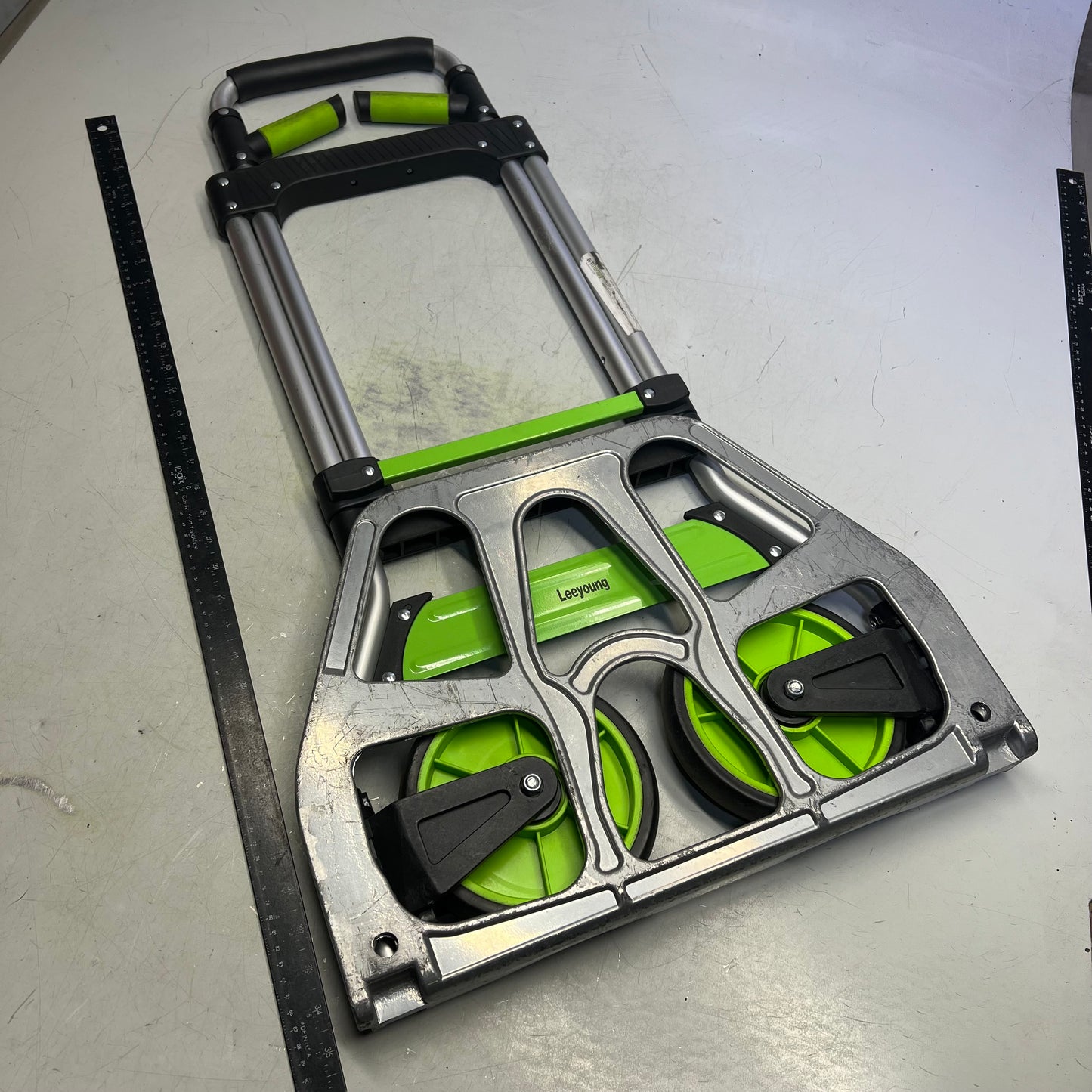 ZA@ LEEYOUNG Aluminum Folding Hand Truck & Dolly 309lb Capacity Grey/Green GZS120AT (Used)