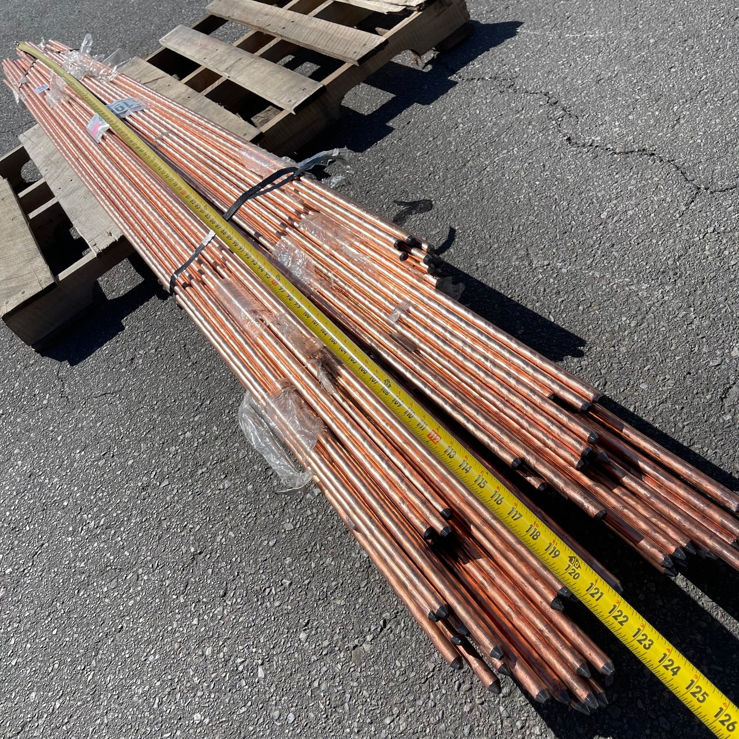 ZA@ Pallet of MIXED Copper Covered Steel Grounding Rods 120” (AS-IS)