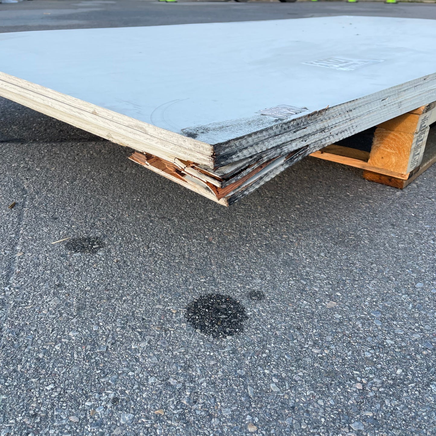 ZA@ Pallet of MIXED Plywood Boards 8’ x 4’ White (AS-IS)