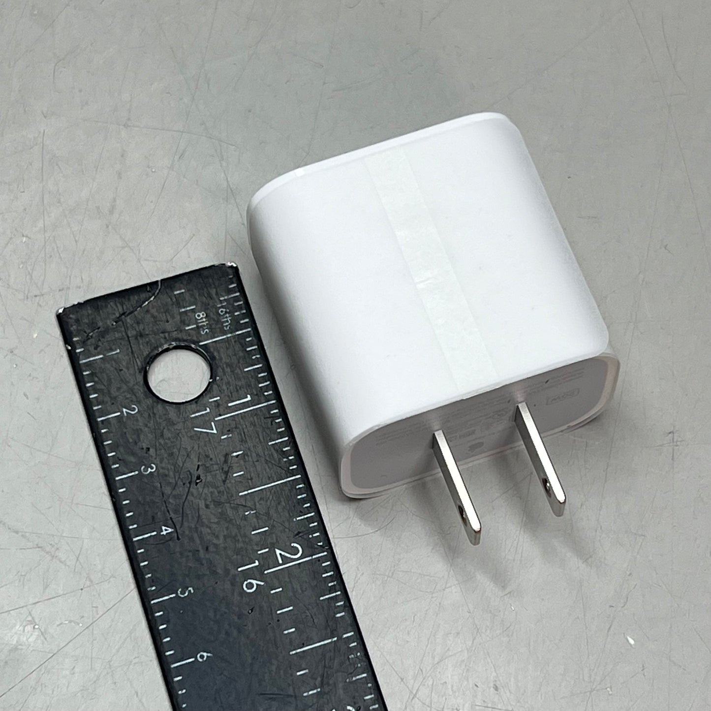 APPLE Fast Charging USB-C Power Adaptor 20 Watt White MHJA3AM/A (Return)
