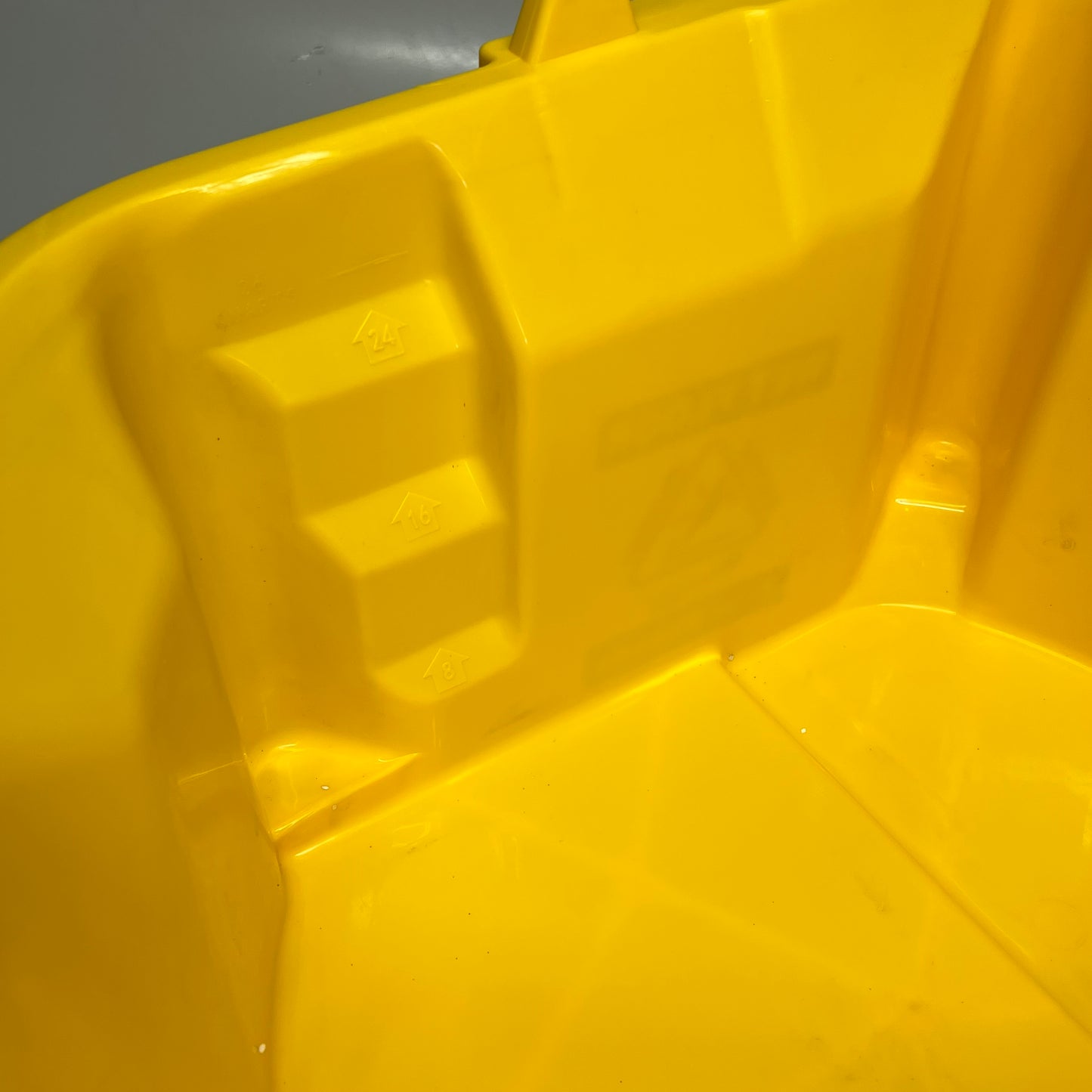 KLEENLINE PRO Bucket & Wringer W/ Side Press For Janitorial 26 Qt Yellow 660902