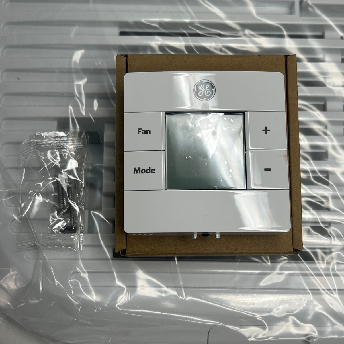 GE APPLIANCES Air Conditioner Ceiling Assembly 120 Volt White RVACS-NKITW
