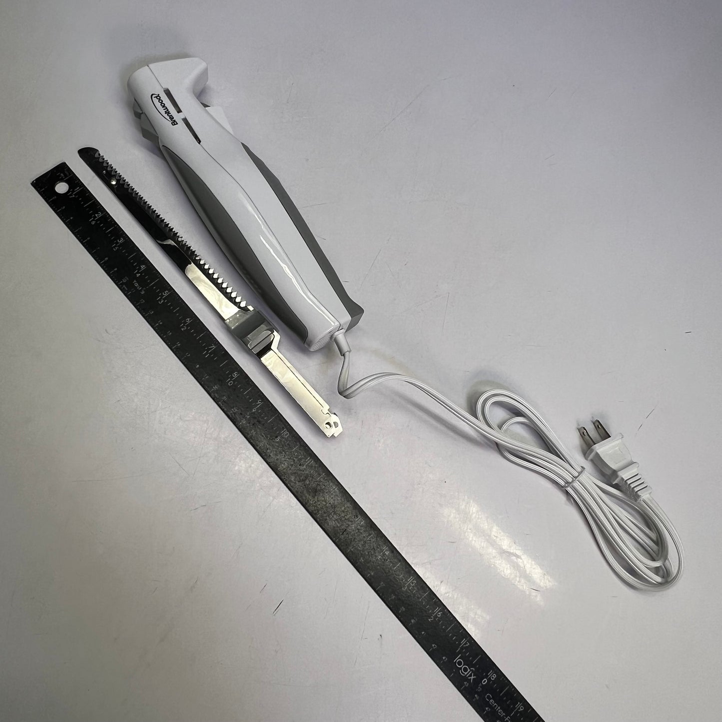 BRENTWOOD  Electric Carving Knife Trigger Operation 7" 110w 5' White TS-1010