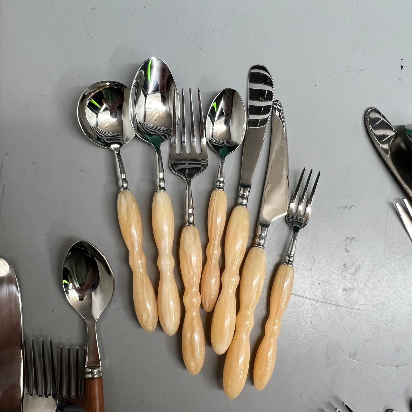 ZA@ PAYWUT Assorted Cutlery, Wine Glasses, and Commercial Dishwasher Rack