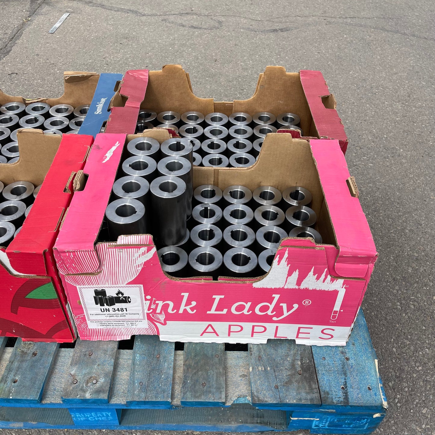 UNBRANDED Keyed Shaft Sleeve/Reduction Bushing/Rigid Coupling 5.5"L x 3"OD - 1.5"ID 1018 CF BAR ASTM A108