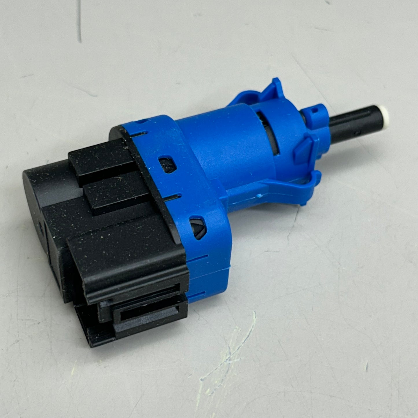 CARQUEST Brake Light Switch Interruptor Replacement Part For Mazda SLA1032