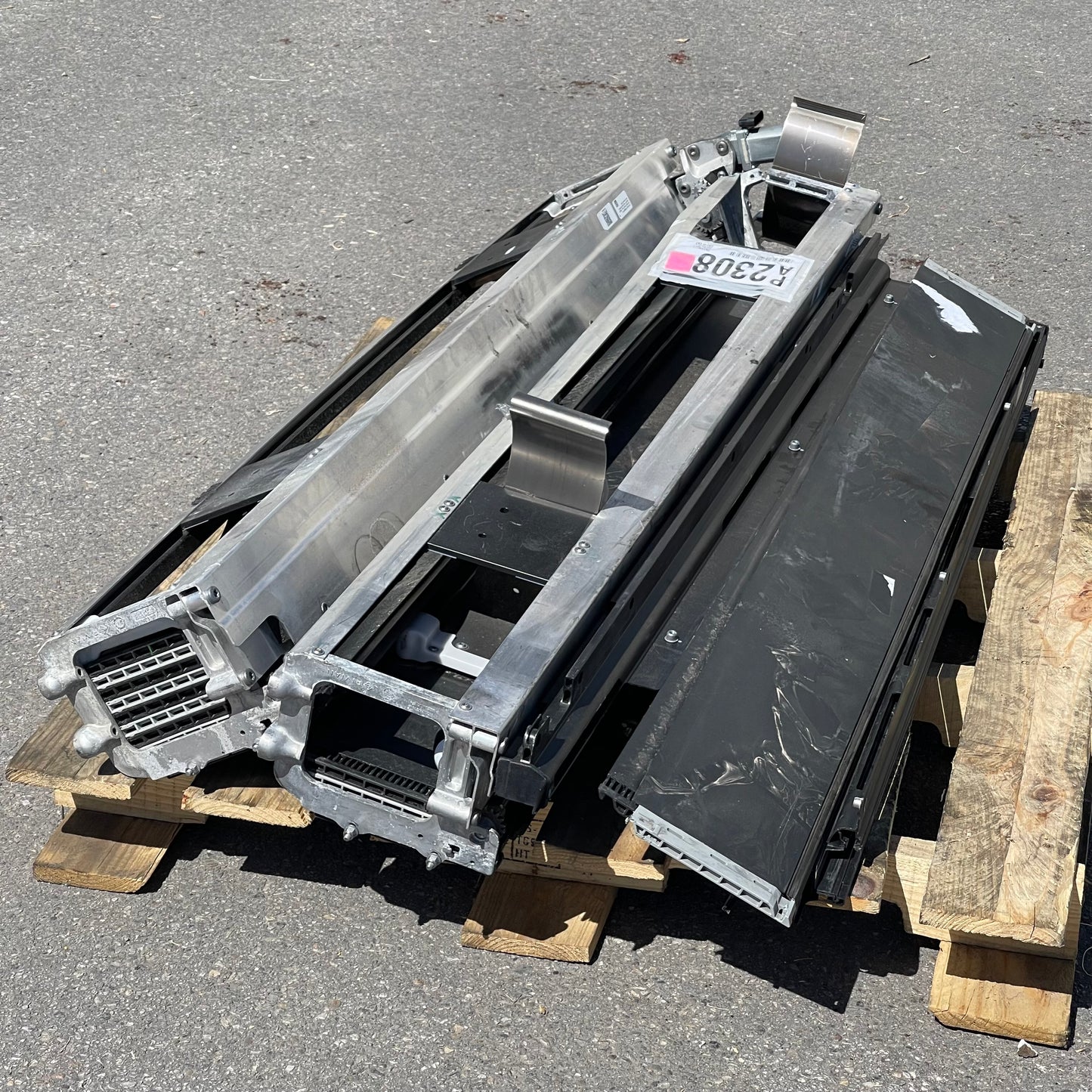 ZA@ Pallet of MIXED Tonneau Cover (USED)