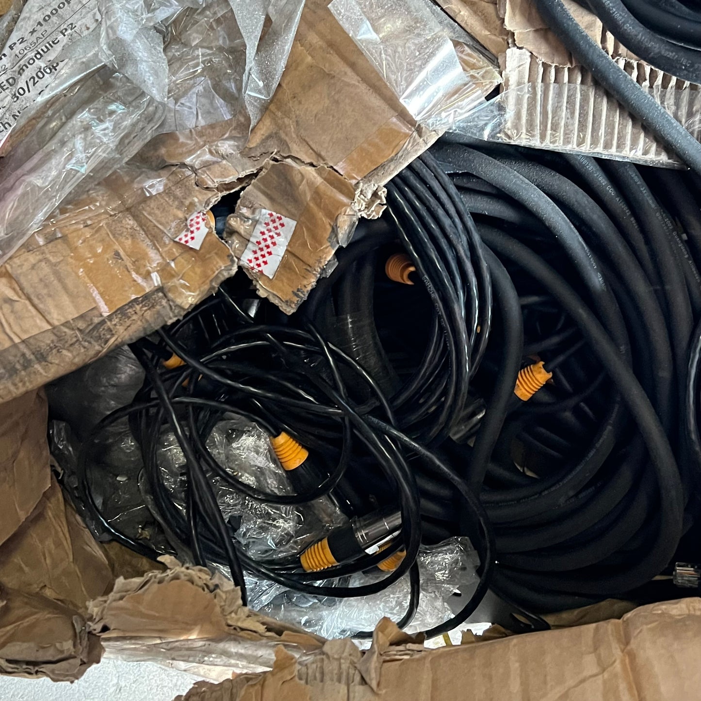 ZA@ Pallet of MIXED Huge Laundry Bags for Industrial Machine, Workout Equipment Hardware, Electrical Plugs & More!! (AS-IS)