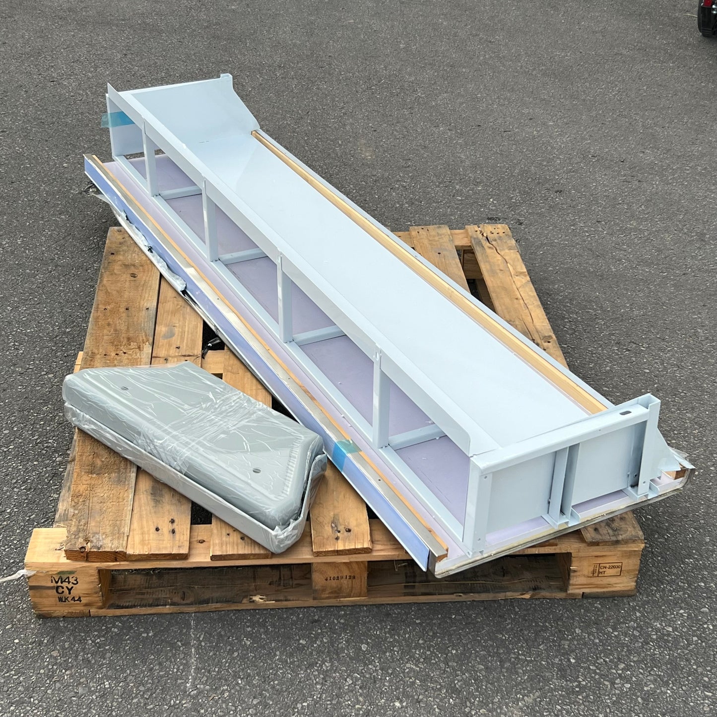 ZA@ Pallet of SITONIT SEATING Counter Top Sz 20"W x 70"L x 8"H