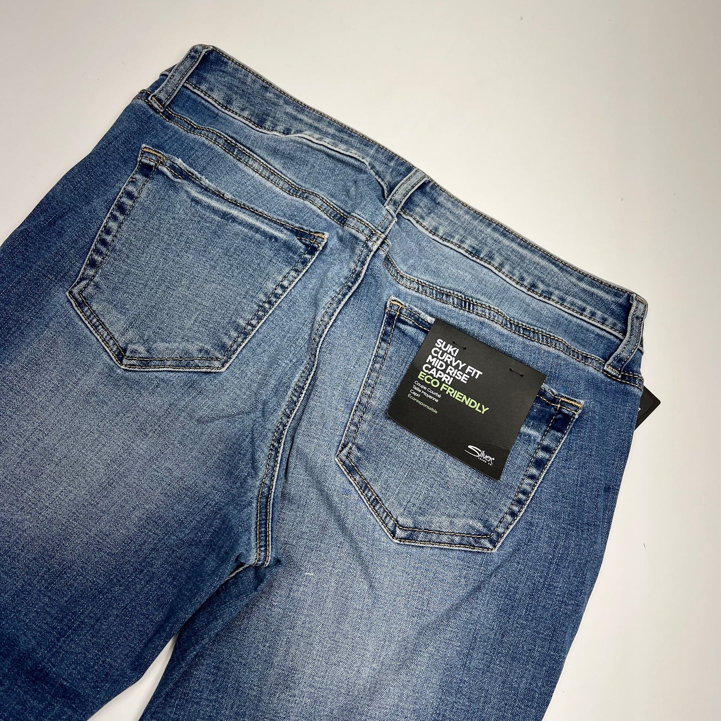 SILVER JEANS CO Suki Curvy Mid Rise Capri Womens Sz 32/23.5 Indigo L43920ECF252