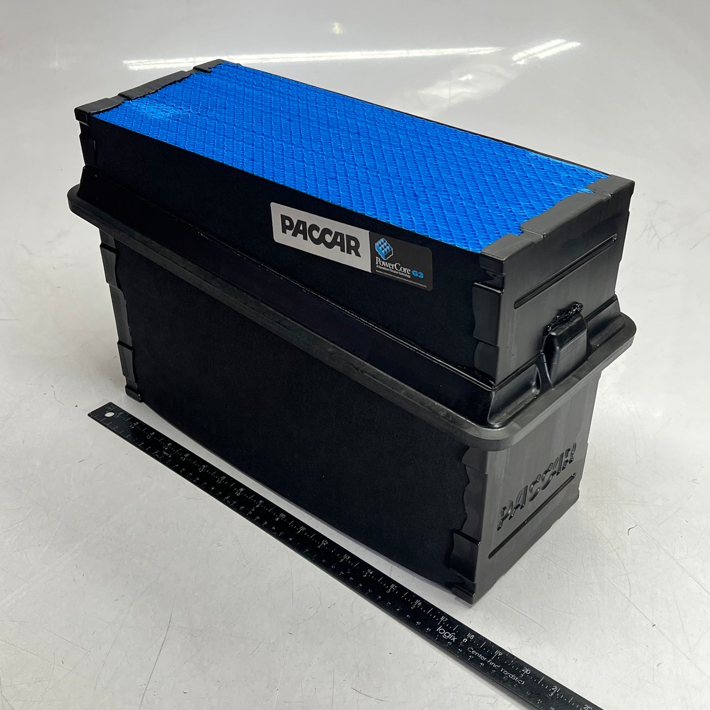 PACCAR Genuine Parts Extended Life Air Filter Engine Air Filter Black P640017